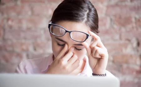 Uzun süre ekrana bakmak miyop hastalığını artırıyor